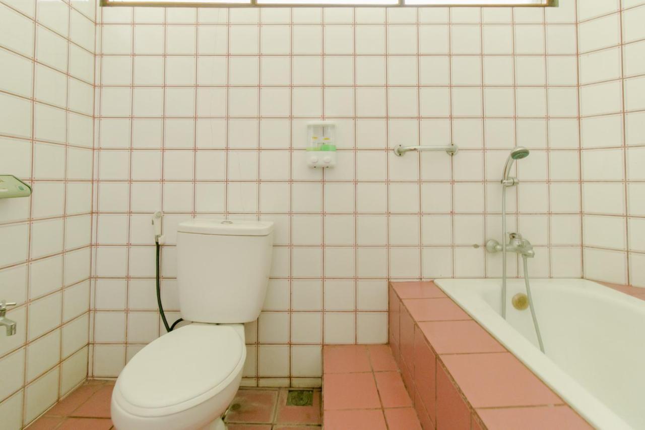 Oyo 1996 Koneng Hotel Cibodas Екстер'єр фото